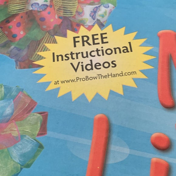 Take your wired ribbon and make a professional looking bow for wreaths - Picture 3 of 10